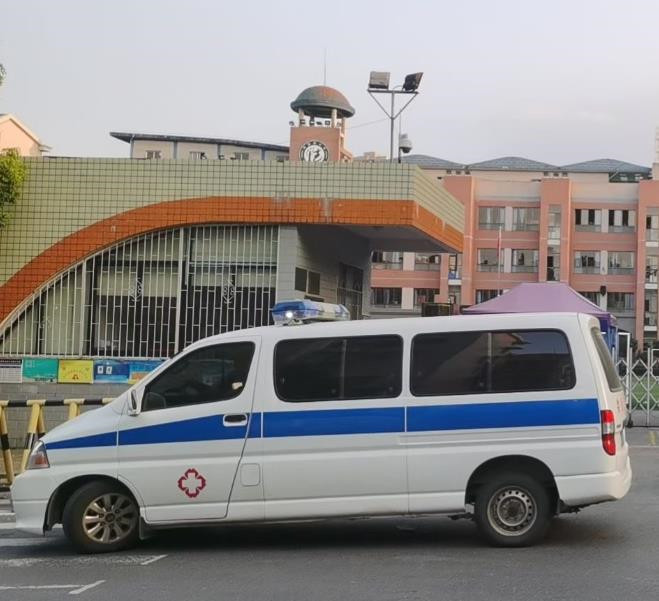 淇滨救护车出租护送骨折病人一公里多少钱